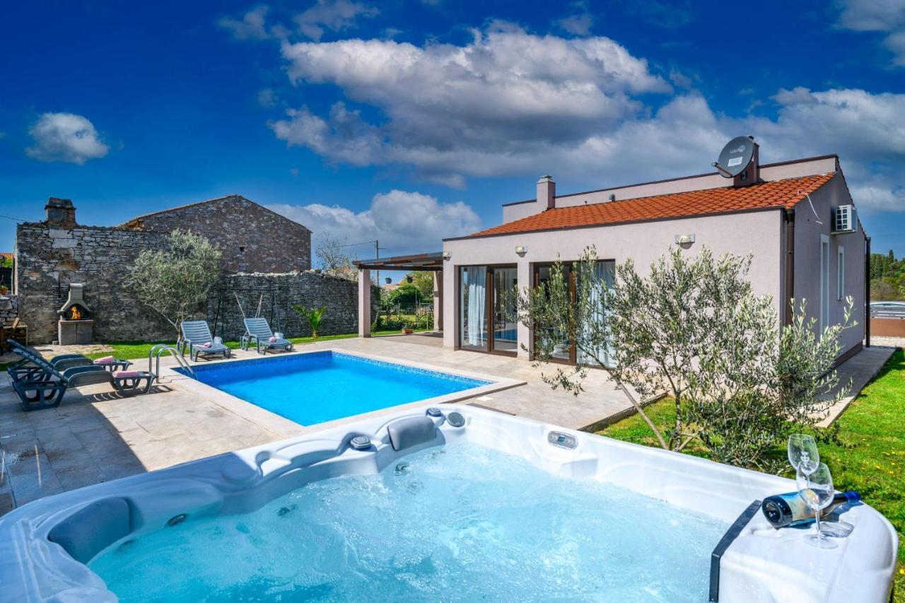 Bobo Family House With Pool Villa Vodnjan Luaran gambar