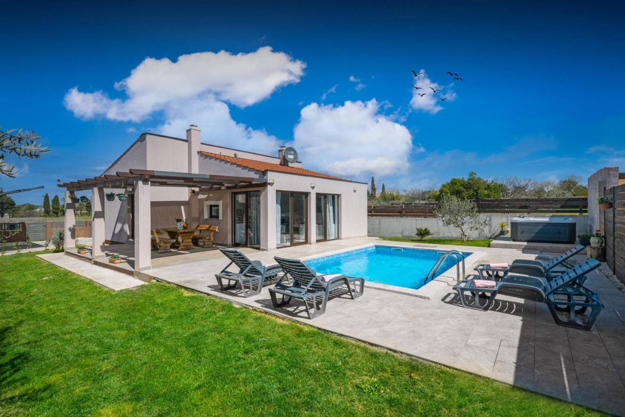 Bobo Family House With Pool Villa Vodnjan Luaran gambar