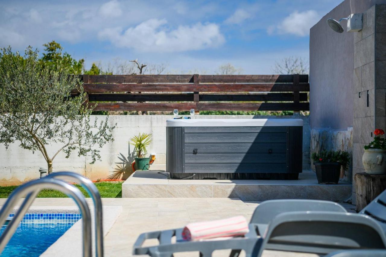 Bobo Family House With Pool Villa Vodnjan Luaran gambar