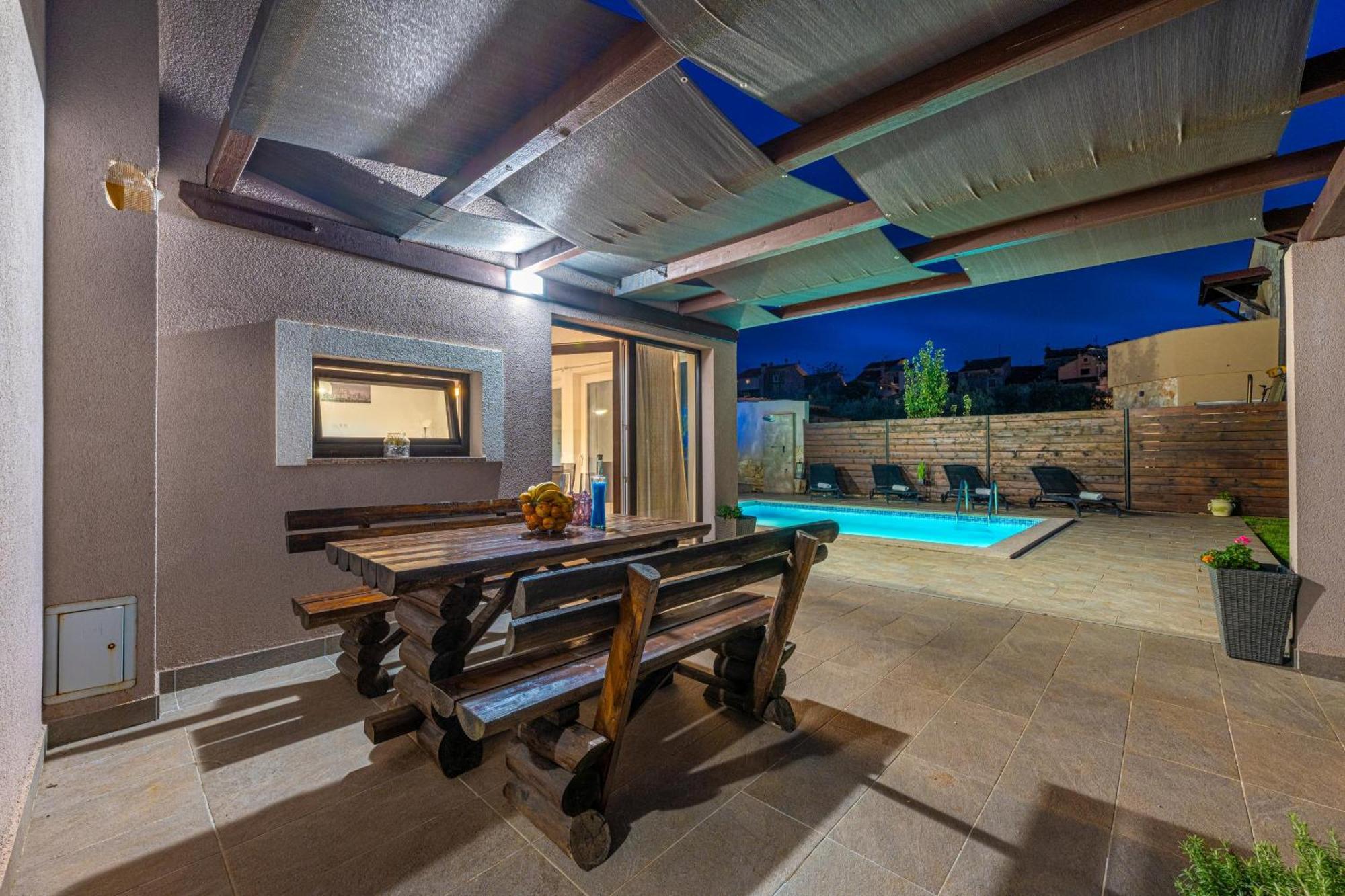 Bobo Family House With Pool Villa Vodnjan Luaran gambar